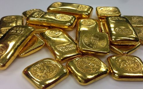 Gold price in Pakistan on May 7 down by Rs500 to Rs240,000/tola