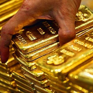 Gold price in Pakistan on April 18 down by Rs1,700 to Rs250,200