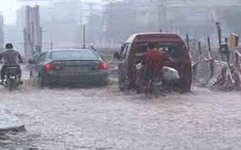 Heavy rain in various districts of Punjab, PDMA alert issued